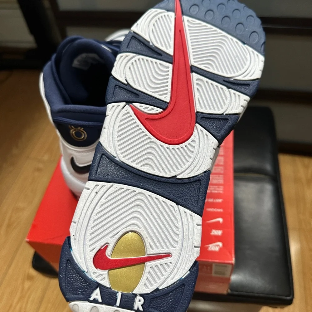 Nike Air Uptempo Navy and White Athletic Shoes - Picture 5 of 6